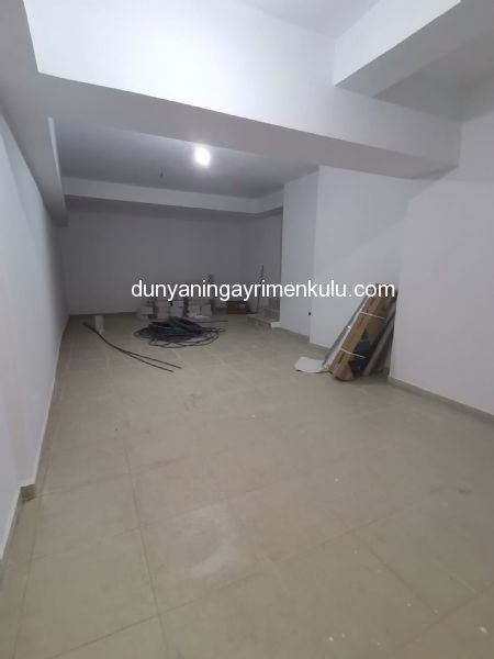 SUADİYE AYŞEKADINDA MİNÜBÜSE 30 METRE DÜKKAN