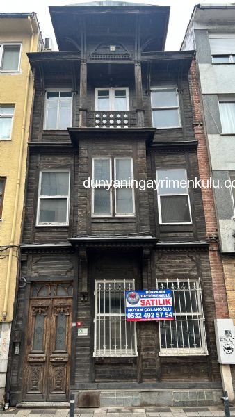KADIKÖY OSMANAĞA'DA TARİHİ MİMARİSİ KORUNMUŞ SATILIK BİNA