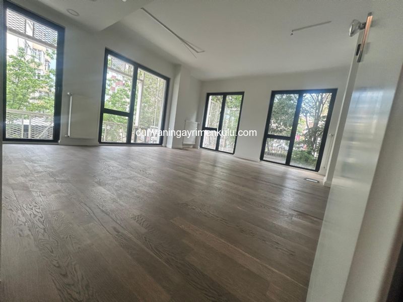 YILDIZ POSTA CADDESİ YILDIZ RESIDANS'TA KİRALIK OFİS