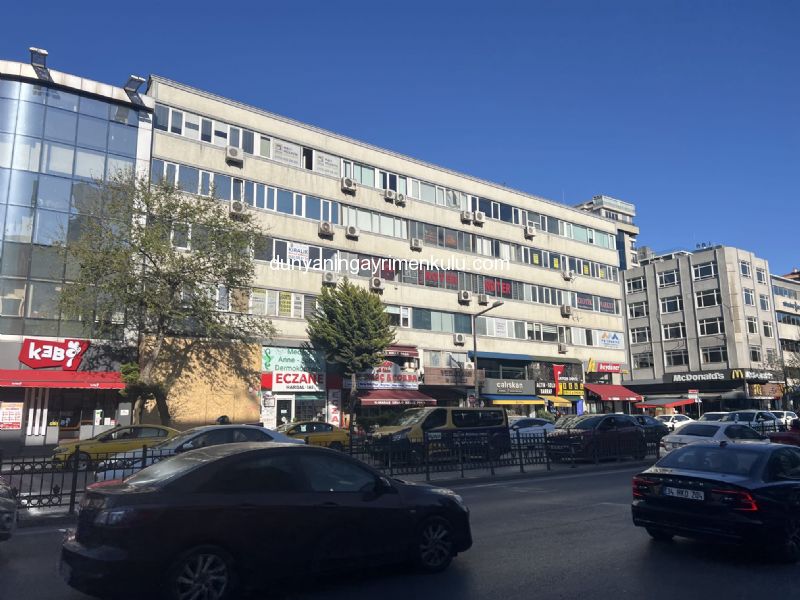 KIZILTOPRAK'TA CADDEYE CEPHELİ İŞ MERKEZİNDE SATILIK OFİS