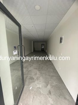 KİRACI MAYIS AYINDA DÜKKANI BOŞALTACAKTIR

MALTEPE MERKEZDE

İSKANI ALINMIŞ

MİNİBÜS YOLU ÜZERİNDEKİ 3 YILLIK BİNADA

YAYA SÜRKİLASYONU YOĞUN BÖLGEDE

HARİKA LOKASYONDA

3.2  METRE VİTRİNE SAHİP

55 m2 BRÜT 45 m2 NET

WC Lİ

SATILIK DÜKKAN