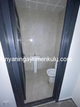 KİRACI MAYIS AYINDA DÜKKANI BOŞALTACAKTIR

MALTEPE MERKEZDE

İSKANI ALINMIŞ

MİNİBÜS YOLU ÜZERİNDEKİ 3 YILLIK BİNADA

YAYA SÜRKİLASYONU YOĞUN BÖLGEDE

HARİKA LOKASYONDA

3.2  METRE VİTRİNE SAHİP

55 m2 BRÜT 45 m2 NET

WC Lİ

SATILIK DÜKKAN