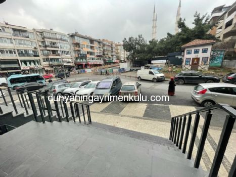 KİRACI MAYIS AYINDA DÜKKANI BOŞALTACAKTIR

MALTEPE MERKEZDE

İSKANI ALINMIŞ

MİNİBÜS YOLU ÜZERİNDEKİ 3 YILLIK BİNADA

YAYA SÜRKİLASYONU YOĞUN BÖLGEDE

HARİKA LOKASYONDA

3.2  METRE VİTRİNE SAHİP

55 m2 BRÜT 45 m2 NET

WC Lİ

SATILIK DÜKKAN