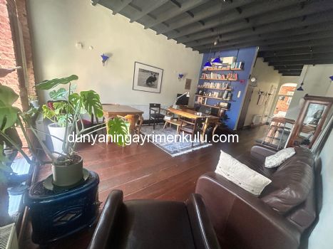 İSTİKLAL CADDESİNE KOMŞU BALKONLU SATILIK 1+1 DAİRE / OFİS