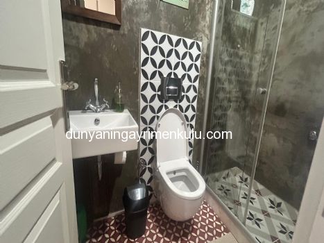 İSTİKLAL CADDESİNE KOMŞU BALKONLU SATILIK 1+1 DAİRE / OFİS