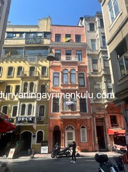 İSTİKLAL CADDESİNE KOMŞU BALKONLU SATILIK 1+1 DAİRE / OFİS