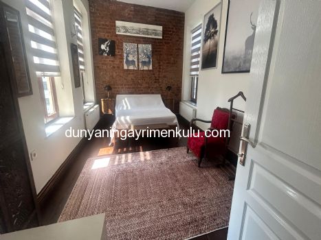 İSTİKLAL CADDESİNE KOMŞU BALKONLU SATILIK 1+1 DAİRE / OFİS