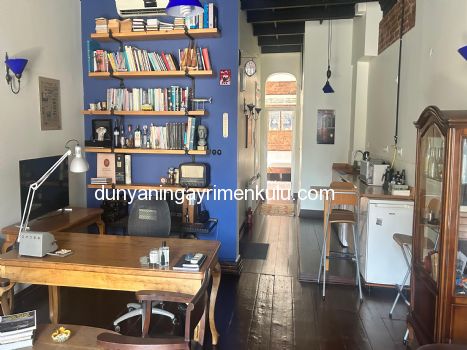 İSTİKLAL CADDESİNE KOMŞU BALKONLU SATILIK 1+1 DAİRE / OFİS