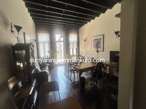 İSTİKLAL CADDESİNE KOMŞU BALKONLU SATILIK 1+1 DAİRE / OFİS