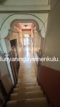 İSTİKLAL CADDESİNE KOMŞU BALKONLU SATILIK 1+1 DAİRE / OFİS