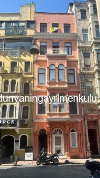 İSTİKLAL CADDESİNE KOMŞU BALKONLU SATILIK 1+1 DAİRE / OFİS