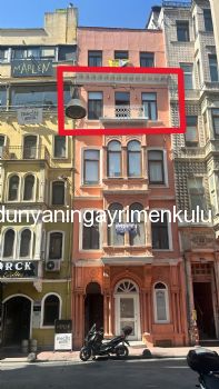 İSTİKLAL CADDESİNE KOMŞU BALKONLU SATILIK 1+1 DAİRE / OFİS
