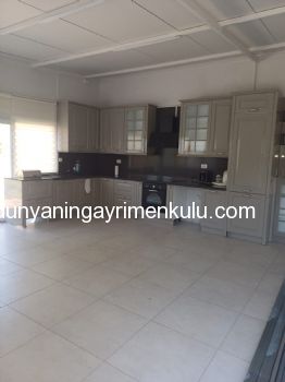 İZYUZU PLAJI YOLU ÜZERİNDE MÜSTAKİL KÖY EVİ