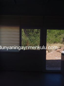 İZYUZU PLAJI YOLU ÜZERİNDE MÜSTAKİL KÖY EVİ