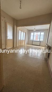 ÜSKÜDAR DOĞANCILAR CADDESİNDE KÖŞE BİNADA SATILIK 3+1 DAİRE