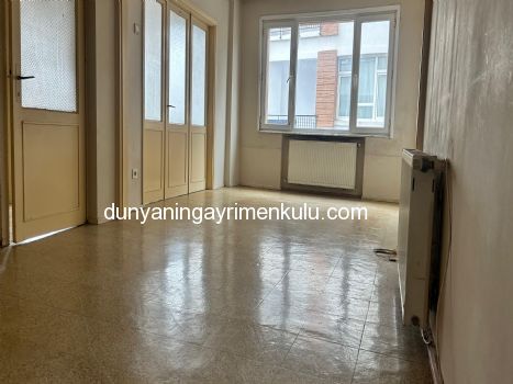 ÜSKÜDAR DOĞANCILAR CADDESİNDE KÖŞE BİNADA SATILIK 3+1 DAİRE