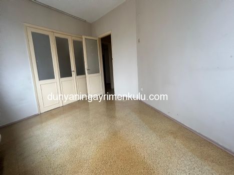 ÜSKÜDAR DOĞANCILAR CADDESİNDE KÖŞE BİNADA SATILIK 3+1 DAİRE
