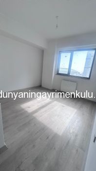YAKACIK'TA 7/24 GÜVENLİKLİ SİTEDE SIFIR KİRALIK 2+1 DAİRE