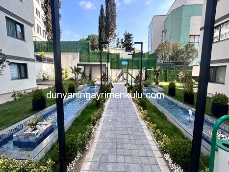 YAKACIK'TA 7/24 GÜVENLİKLİ SİTEDE SIFIR KİRALIK 2+1 DAİRE