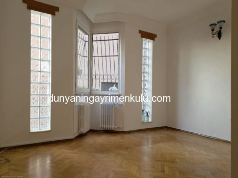 Altunizade Erzurum Sitesinde Yenilenen Bahçe Dubleks Satılık 2+1 Daire
