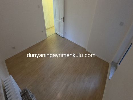 Altunizade Erzurum Sitesinde Yenilenen Bahçe Dubleks Satılık 2+1 Daire
