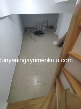 MİNİBÜS YOLUNU GÖREN DÜKKAN