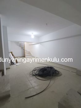 MİNİBÜS YOLUNU GÖREN DÜKKAN