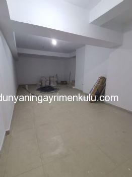 SUADİYE AYŞEKADINDA MİNÜBÜSE 30 METRE DÜKKAN