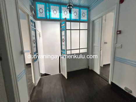 KADIKÖY OSMANAĞA'DA TARİHİ MİMARİSİ KORUNMUŞ SATILIK BİNA
