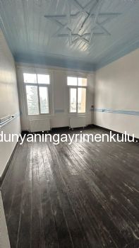KADIKÖY OSMANAĞA'DA TARİHİ MİMARİSİ KORUNMUŞ SATILIK BİNA