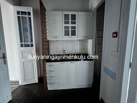 KADIKÖY OSMANAĞA'DA TARİHİ MİMARİSİ KORUNMUŞ SATILIK BİNA