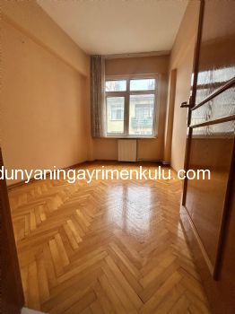 PENDİK SAHİLDE ÇARŞI GİRİŞİNDE 3.KAT SATILIK 3+1 DAİRE