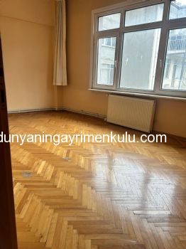 PENDİK SAHİLDE ÇARŞI GİRİŞİNDE 3.KAT SATILIK 3+1 DAİRE