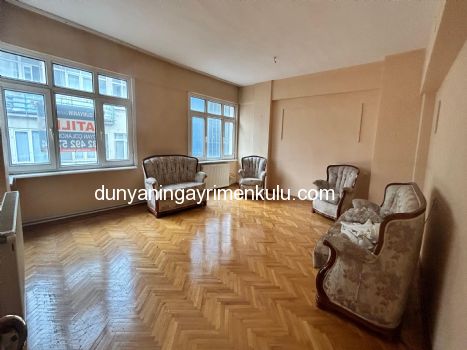 PENDİK SAHİLDE ÇARŞI GİRİŞİNDE 3.KAT SATILIK 3+1 DAİRE