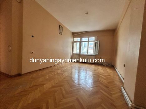 PENDİK SAHİLDE ÇARŞI GİRİŞİNDE 3.KAT SATILIK 3+1 DAİRE