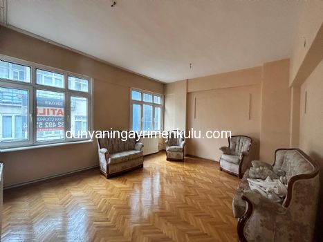 PENDİK SAHİLDE ÇARŞI GİRİŞİNDE 3.KAT SATILIK 3+1 DAİRE