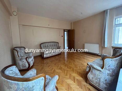 PENDİK SAHİLDE ÇARŞI GİRİŞİNDE 3.KAT SATILIK 3+1 DAİRE