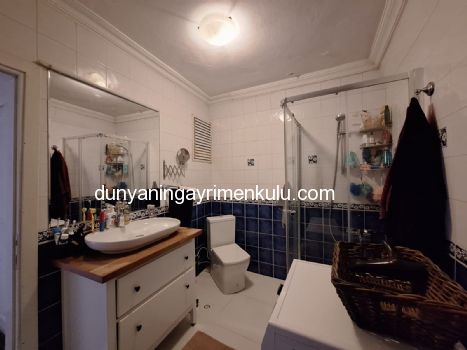 BEYLERBEYİ'NDE  BOĞAZ MANZARALI CADDE ÜZERİNDE 3+1 SATILIK DAİRE