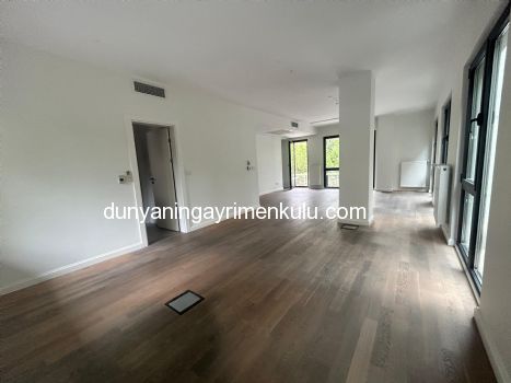 YILDIZ POSTA CADDESİ YILDIZ RESIDANS'TA KİRALIK OFİS