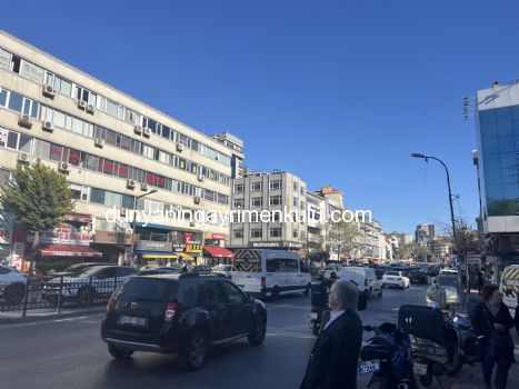 KIZILTOPRAK'TA CADDEYE CEPHELİ İŞ MERKEZİNDE SATILIK OFİS