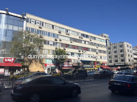 KIZILTOPRAK'TA CADDEYE CEPHELİ İŞ MERKEZİNDE SATILIK OFİS