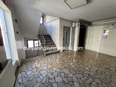 KIZILTOPRAK'TA CADDEYE CEPHELİ İŞ MERKEZİNDE SATILIK OFİS