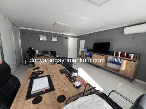 KIZILTOPRAK'TA CADDEYE CEPHELİ İŞ MERKEZİNDE SATILIK OFİS