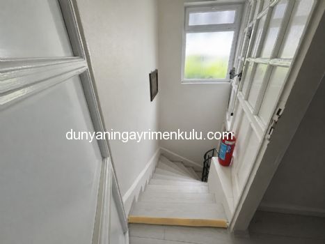 KINALIADA`DA FULL DENİZ MANZARALI İKİBUÇUK KATLI MÜSTAKİL EV