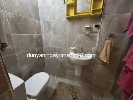 KINALIADA`DA FULL DENİZ MANZARALI İKİBUÇUK KATLI MÜSTAKİL EV