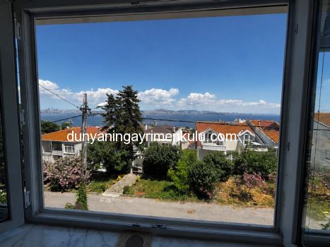 KINALIADA`DA FULL DENİZ MANZARALI İKİBUÇUK KATLI MÜSTAKİL EV