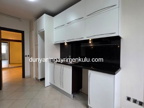 ATAŞEHİR ATA BLOKLARI'NDA BOŞ / MASRAFSIZ SATILIK 3+1 DAİRE