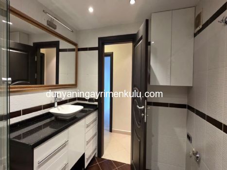 ATAŞEHİR ATA BLOKLARI'NDA BOŞ / MASRAFSIZ SATILIK 3+1 DAİRE